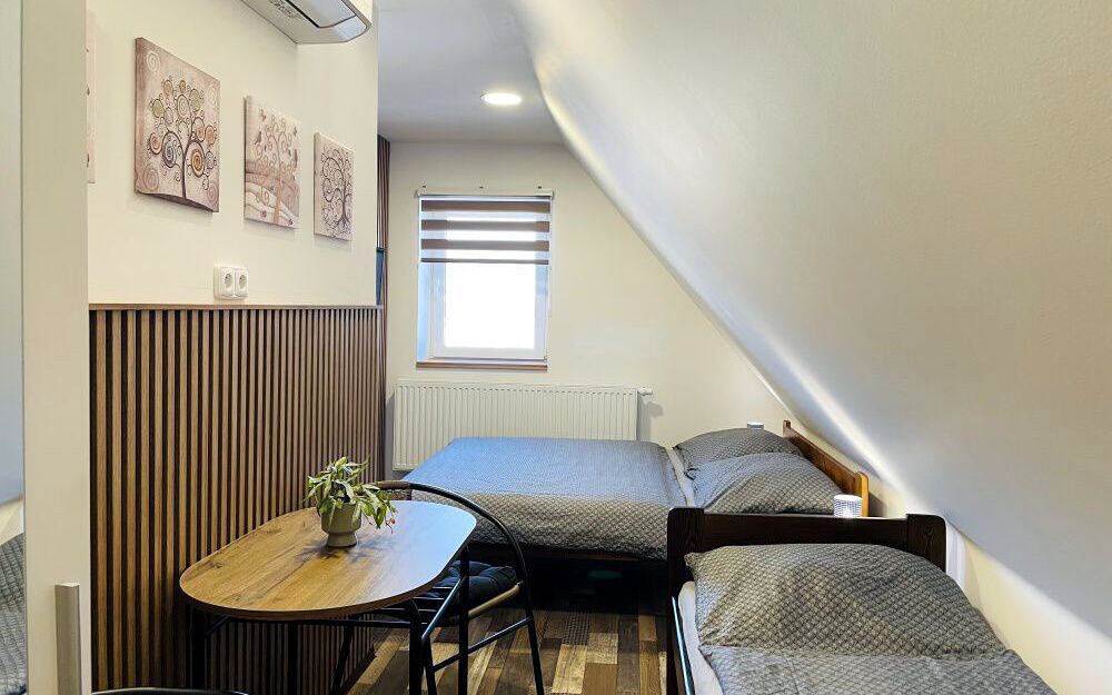 Podkrovní třílůžkové pokoje